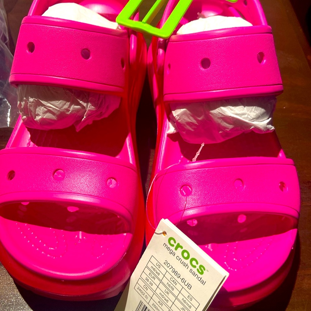 Mega crush pink croc sandals